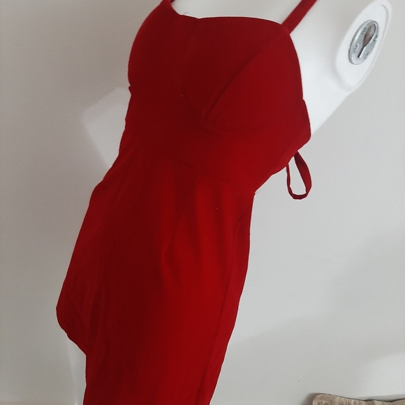 Dresses - Picture 5 of 10